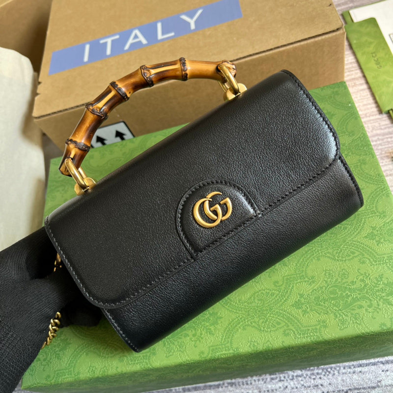 Handle and strap detail of structured modern women's handbag – women's everyday handbag