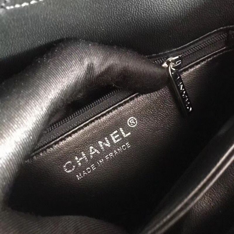 Zivas Charm Modern Minimalist Look Designer Handbag (Statement-Ready Design) – Lifestyle Shot