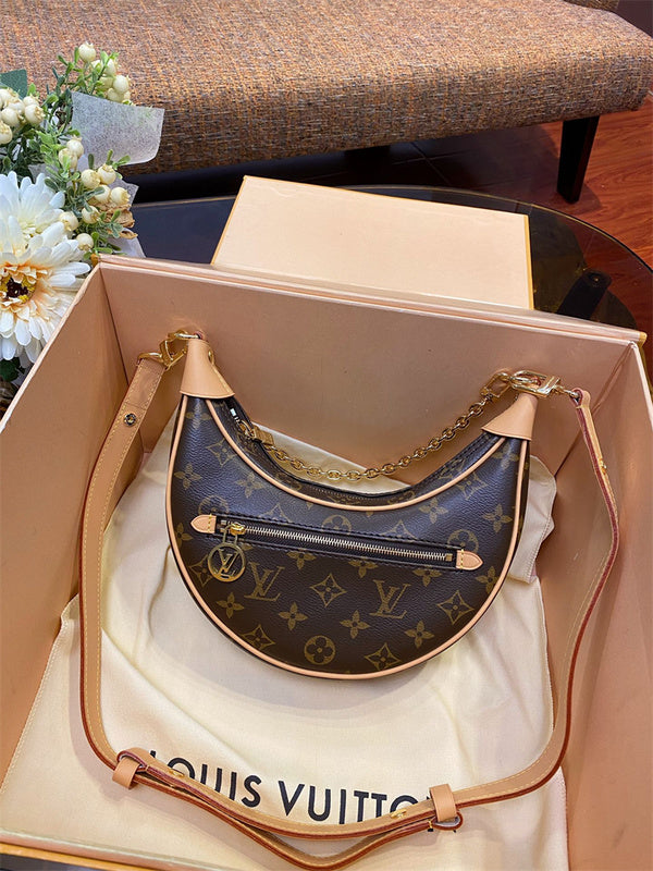 handbag interior and compartment view