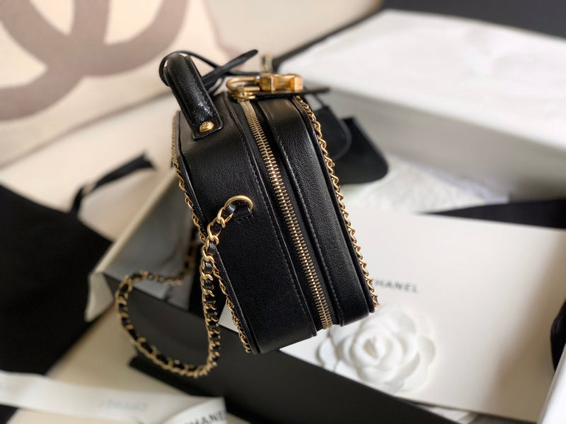  handbag, compact everyday style, image 2