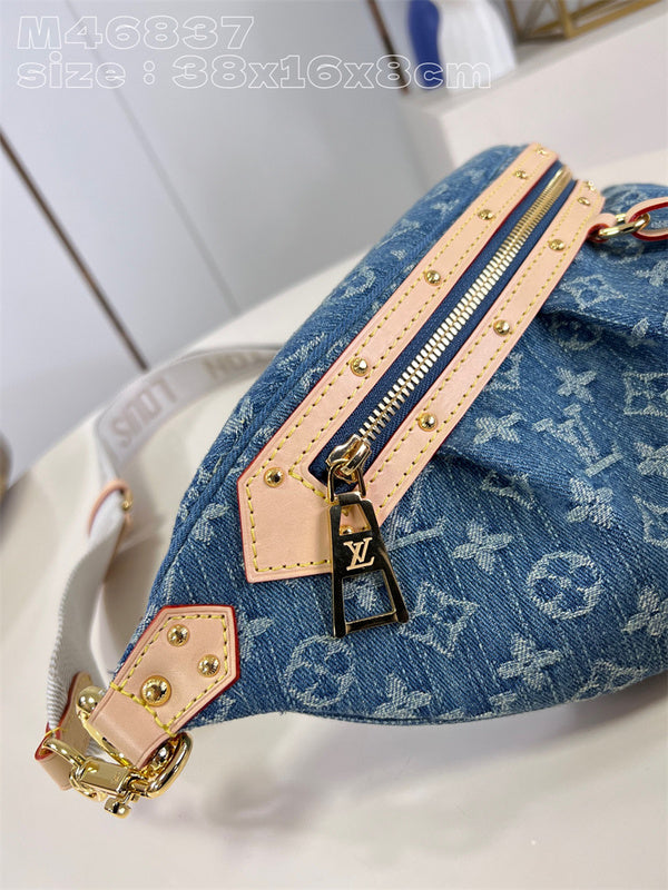  Clean-Lined structured bag carried on shoulder