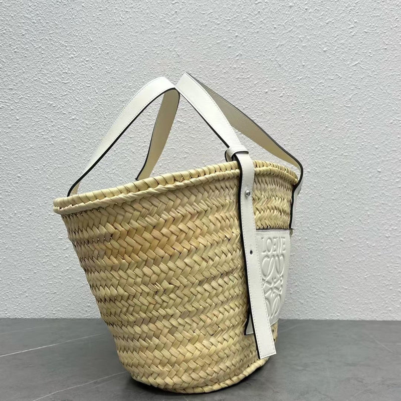 Ziva's Charm handbag – close-up view (Standard Size)