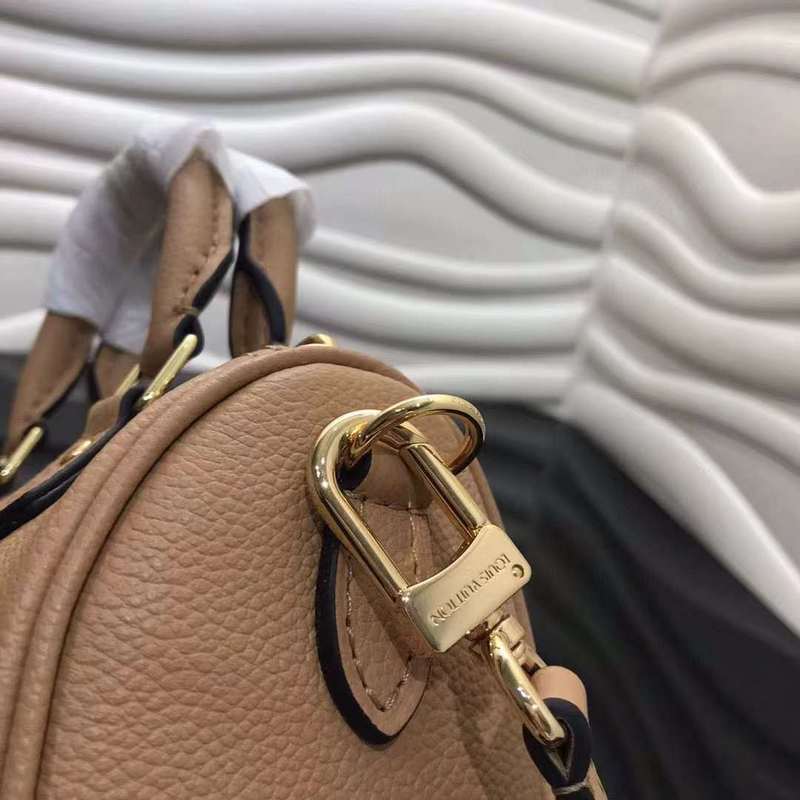 Handle and strap detail of modern sleek women's handbag – women's luxury handbag