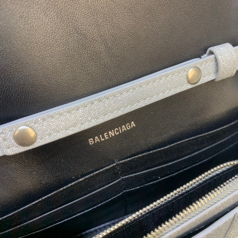 Elegant Vegan Leather Handbag - Refined Silhouette | Women's Luxury Handbag #456 - texture close-up (image 9) of designer-inspired handbag