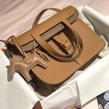  essential shopper bag styled with outfit 18