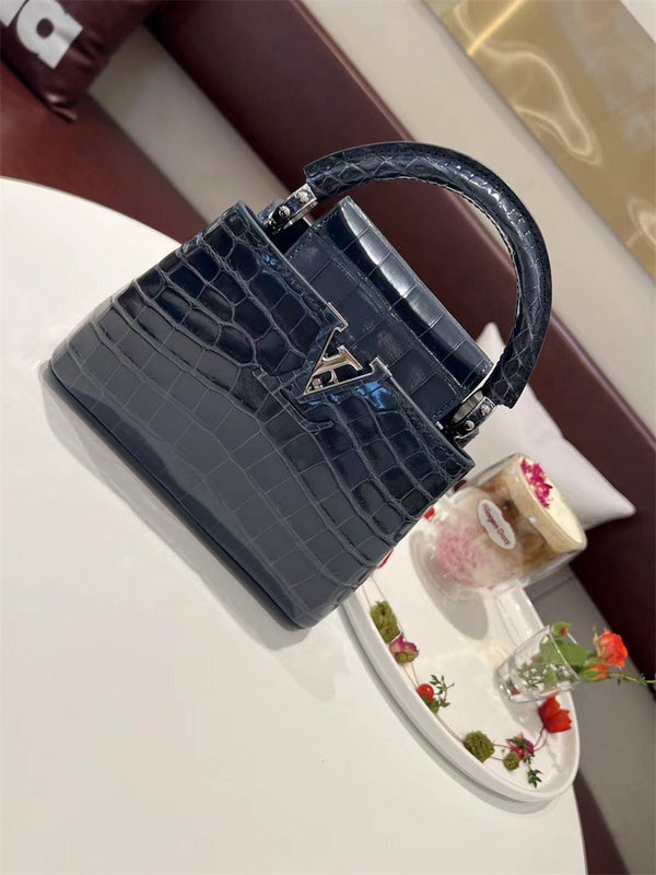  Clean-Lined carryall bag front view 7