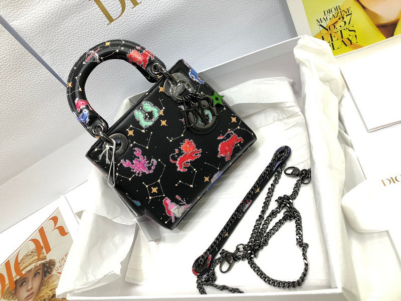 Side profile of premium chic women's handbag – women's luxury accessory