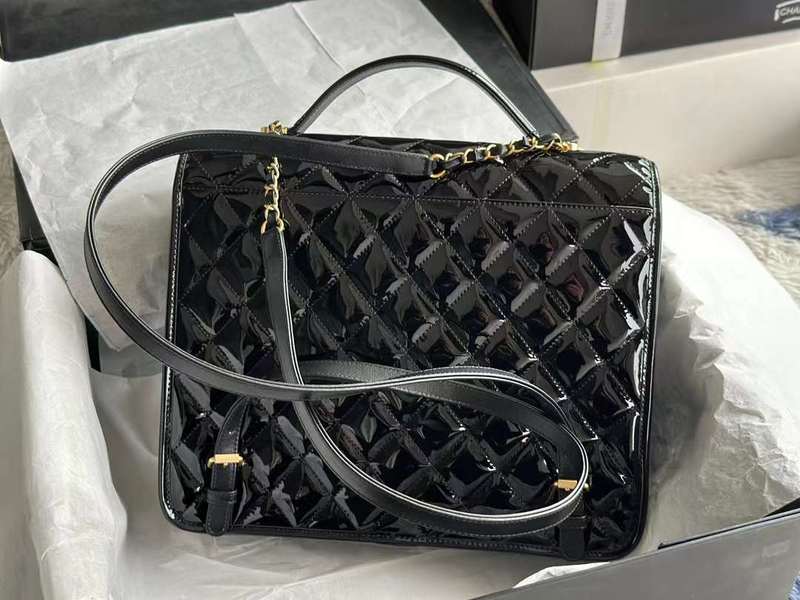 Zivas Charm Contemporary Flair Everyday Handbag (Premium Everyday Carry) – Detail View