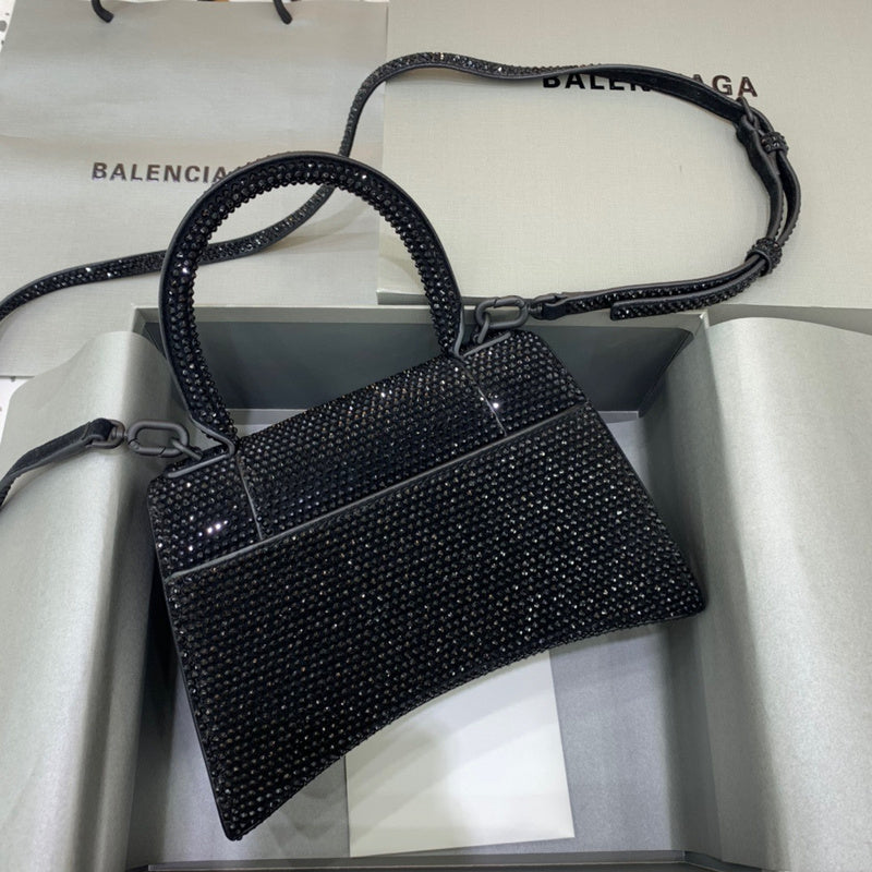 Elegant Premium PU Leather Handbag - Statement Silhouette | Women's Fashion Handbag #540 - close-up detail shot (image 3) of designer-inspired handbag