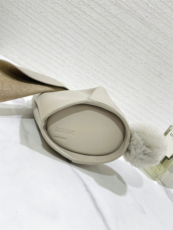 Ziva's Charm handbag – detail view (18.5cm*16cm*9cm)
