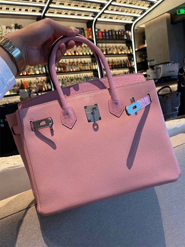  classic everyday bag styled with outfit