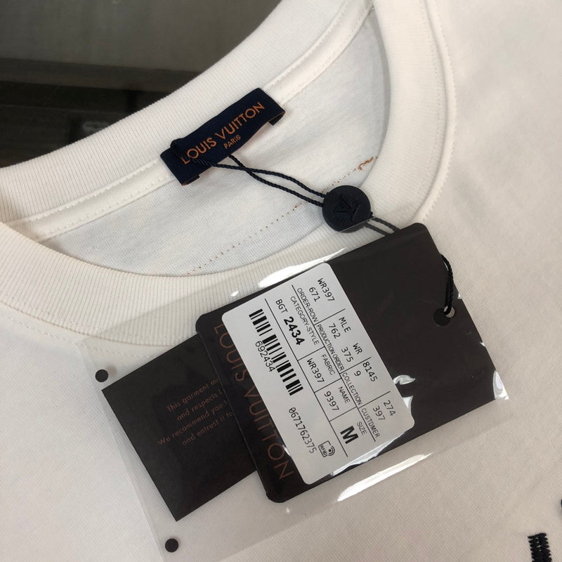Full styled look of Louis Vuitton cotton t-shirt with runway-inspired design