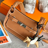  graceful shoulder bag styled with outfit 18