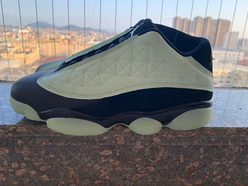 Nike Men's & Women's Designer Lifestyle Shoes — Style 224 hardware detail