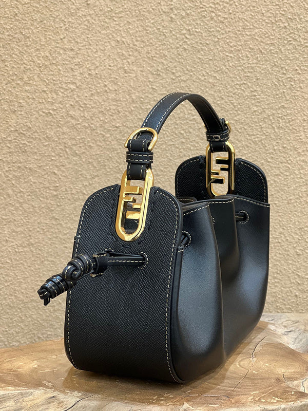 Ziva's Charm handbag – close-up view (21cm*17cm*14cm)
