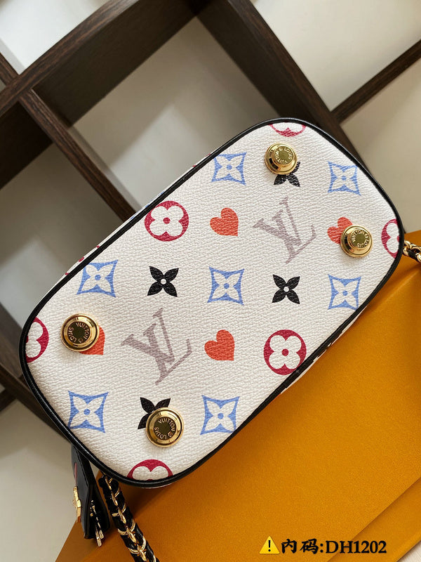 Handle and strap detail of classic structured women's handbag – women's everyday handbag