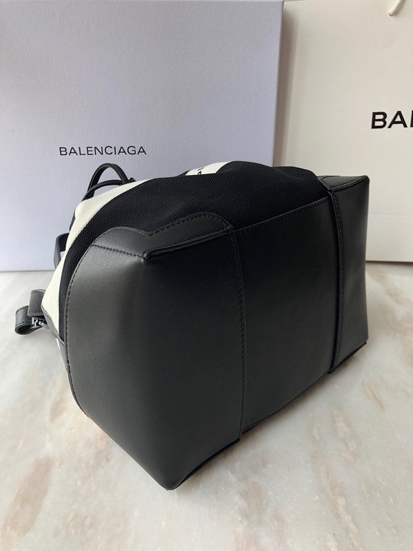 Chic Faux Leather Handbag - Smooth Faux-Leather Exterior | Women's Premium Handbag #836 - interior view (image 6) of designer-inspired handbag