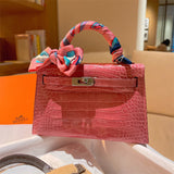  Elegant top-handle bag front view