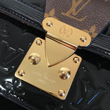 Handle and strap detail of elevated refined women's handbag – women's luxury accessory
