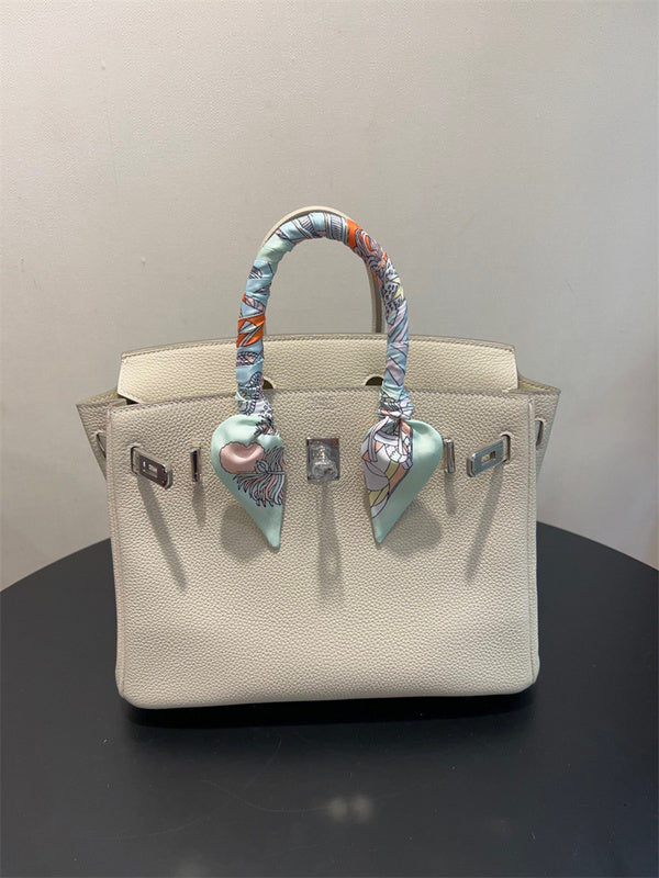  handbag interior and compartment view 9