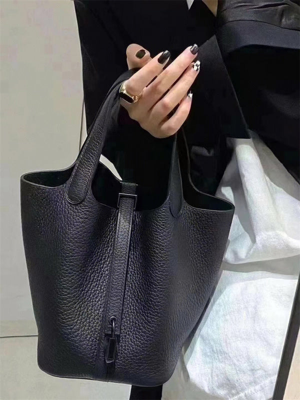  effortless carryall bag detail view showing craftsmanship 8