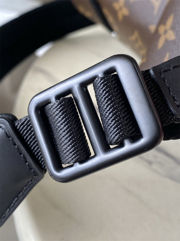  Modern handbag carried on shoulder 16