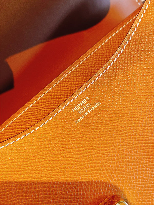  minimalist top-handle bag detail view showing craftsmanship