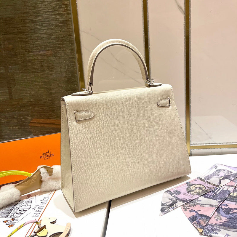 Streamlined handbag styled for everyday wear