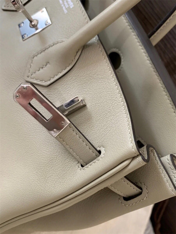  elegant carryall bag detail view showing craftsmanship 8