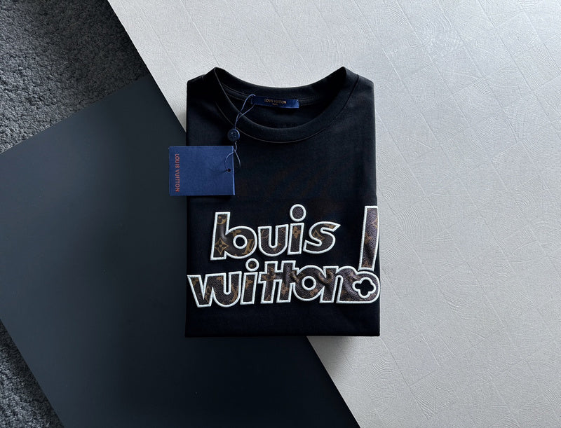 Side profile of Louis Vuitton cotton t-shirt with relaxed-fit cut