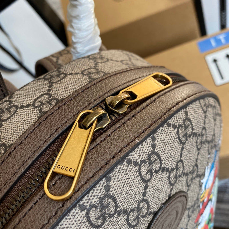 Handle and strap detail of refined modern women's handbag – women's luxury accessory