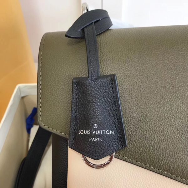 Handle and strap detail of elevated premium women's handbag – women's premium purse