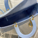 Handle and strap detail of everyday-luxe classic women's handbag – women's premium purse
