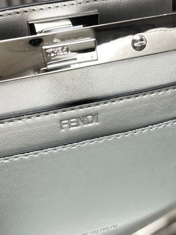 Ziva's Charm handbag – close-up view (20cm*11cm*15cm)