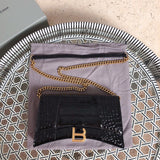 Front view of structured modern women's handbag – women's luxury accessory