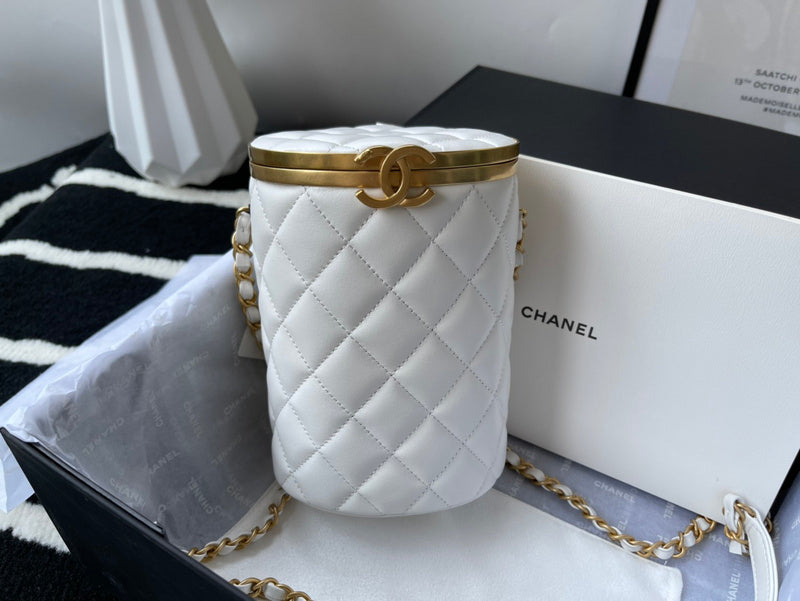  women's handbag, versatile design, view 1