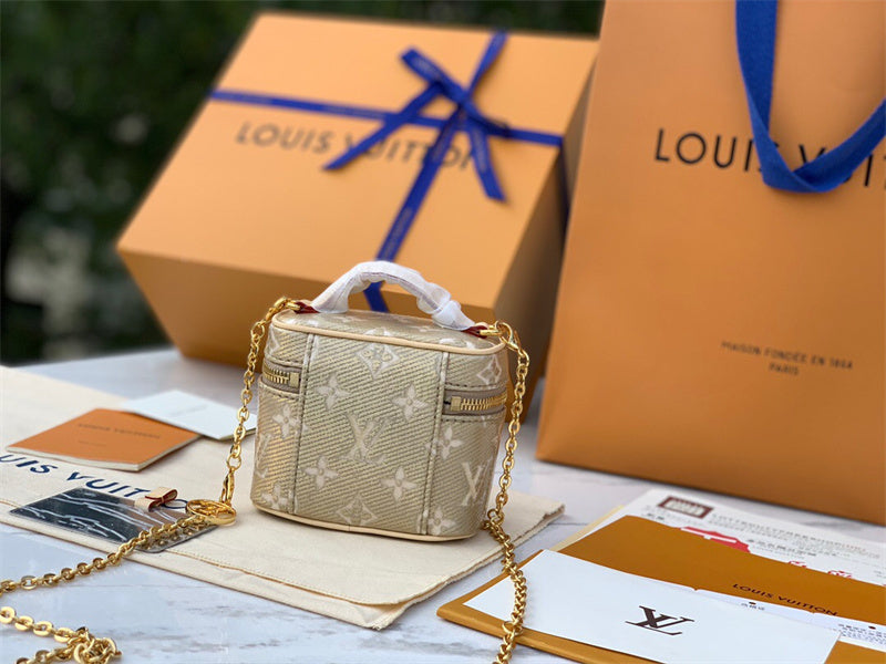  elegant shopper bag styled with outfit