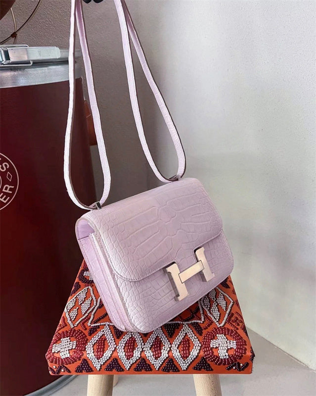  Clean-Lined handbag carried on shoulder 22