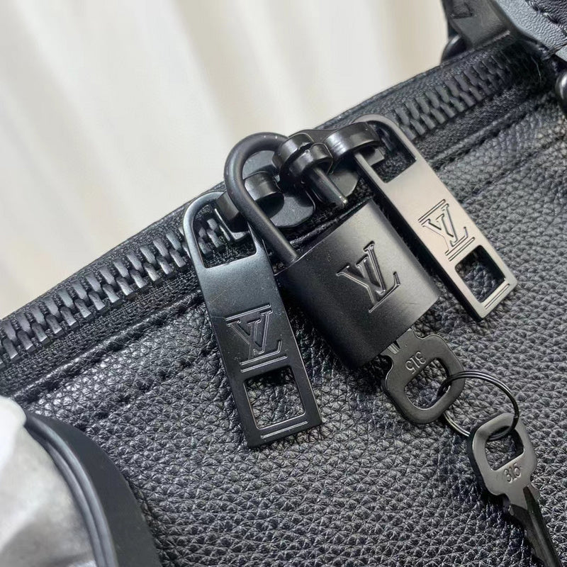 Handle and strap detail of elevated structured women's handbag – women's premium purse