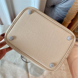  Statement carryall bag front view 13