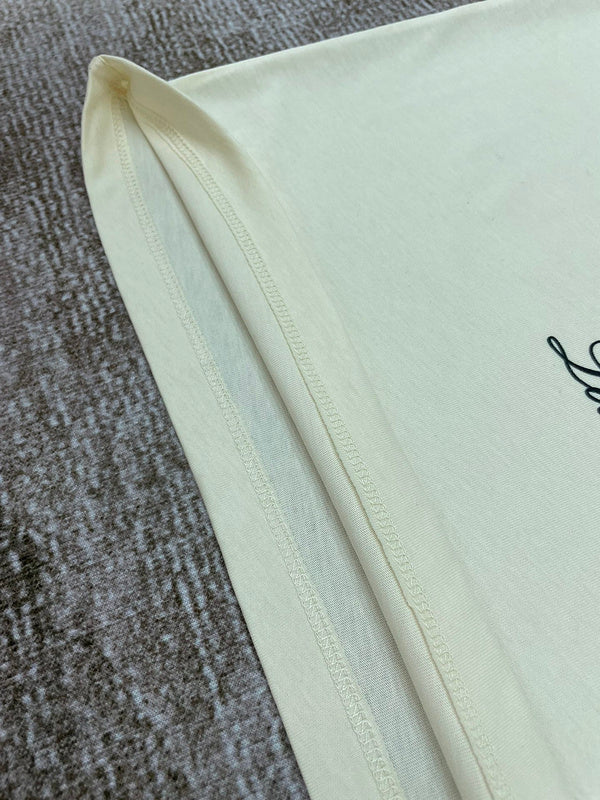 Full silhouette view of Amiri luxury piece style No.065