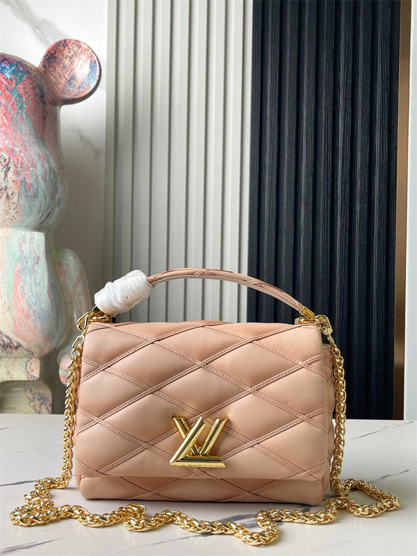  shoulder bag interior and compartment view 27