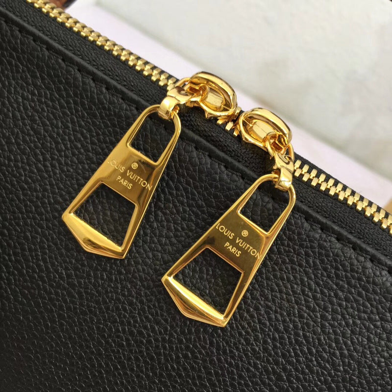 Handle and strap detail of structured sleek women's handbag – women's premium purse