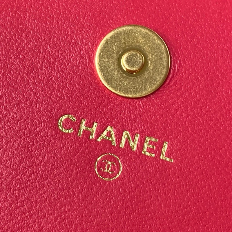 Ziva's Charm handbag – close-up view (one versatile size)