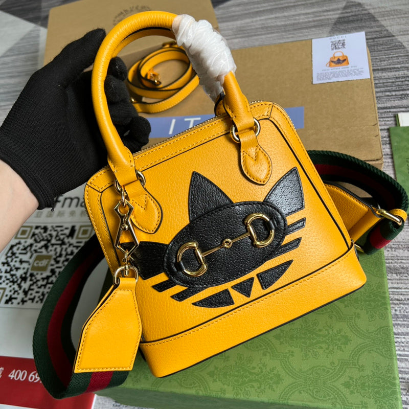 Handle and strap detail of structured elevated women's handbag – women's premium purse
