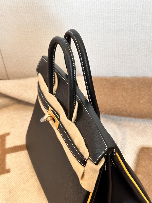  tote bag interior and compartment view