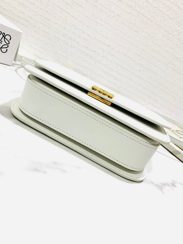 Ziva's Charm handbag – interior view (19cm*6cm*13.5cm)