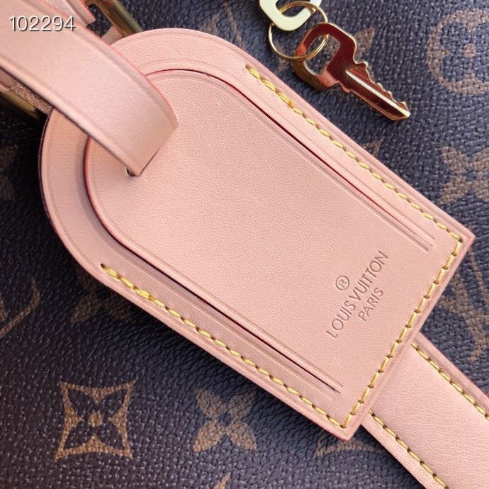 Close-up detail of everyday-luxe refined women's handbag – women's everyday handbag