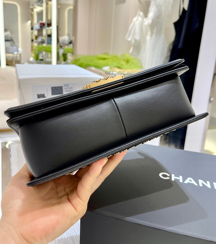  women's handbag, mid design, view 9