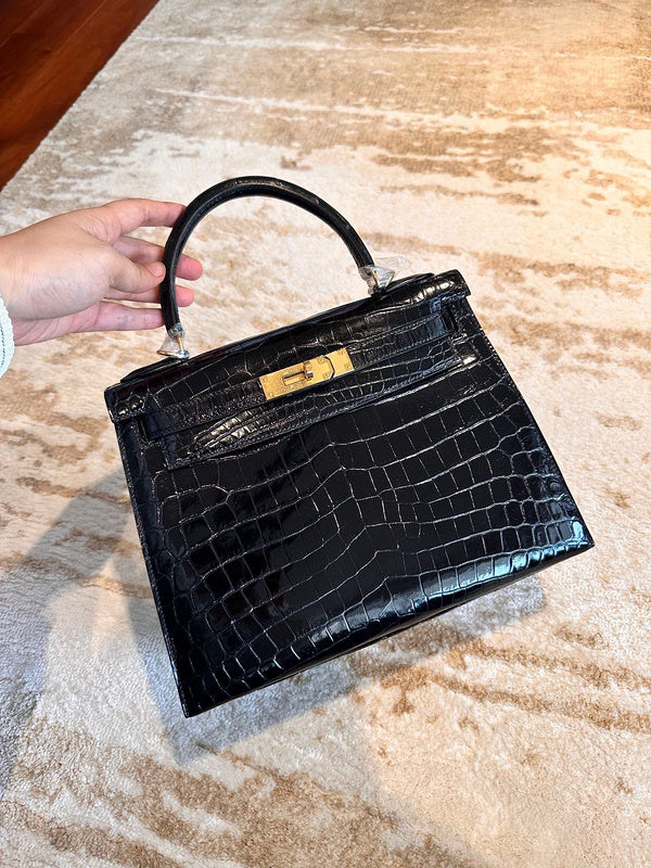  Essential carryall bag front view